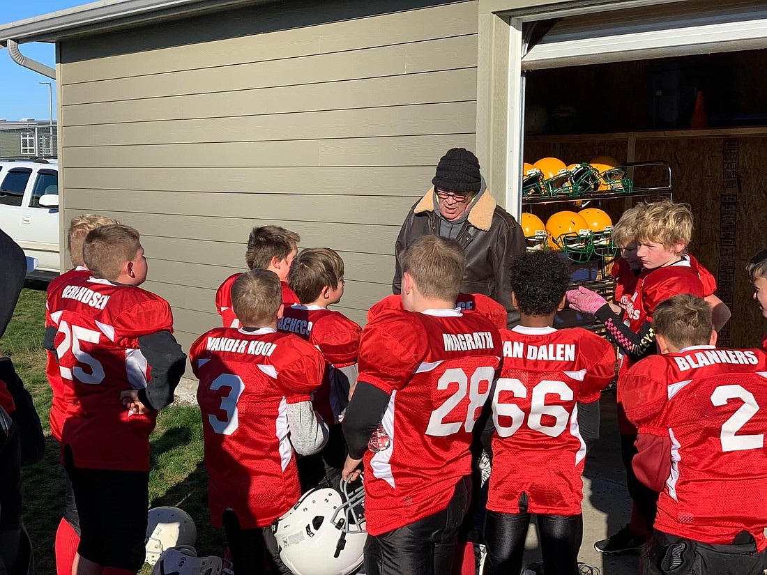 Jerry Kok with his youth football team in fall 2021.