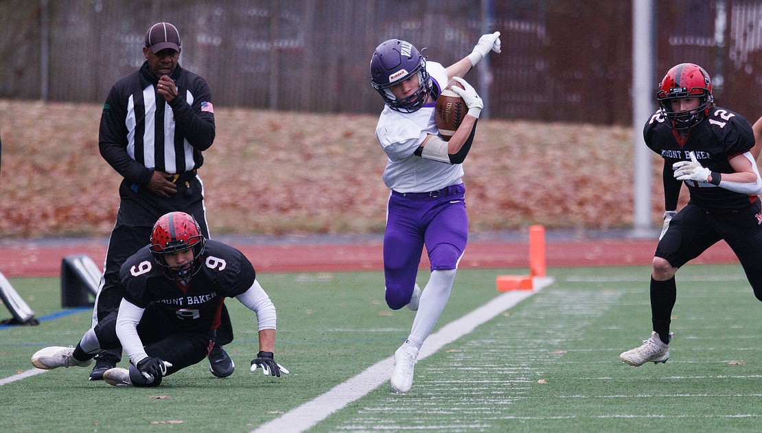 Nooksack Valley’s Jackson Bennett tries to stay inbounds after making a catch.