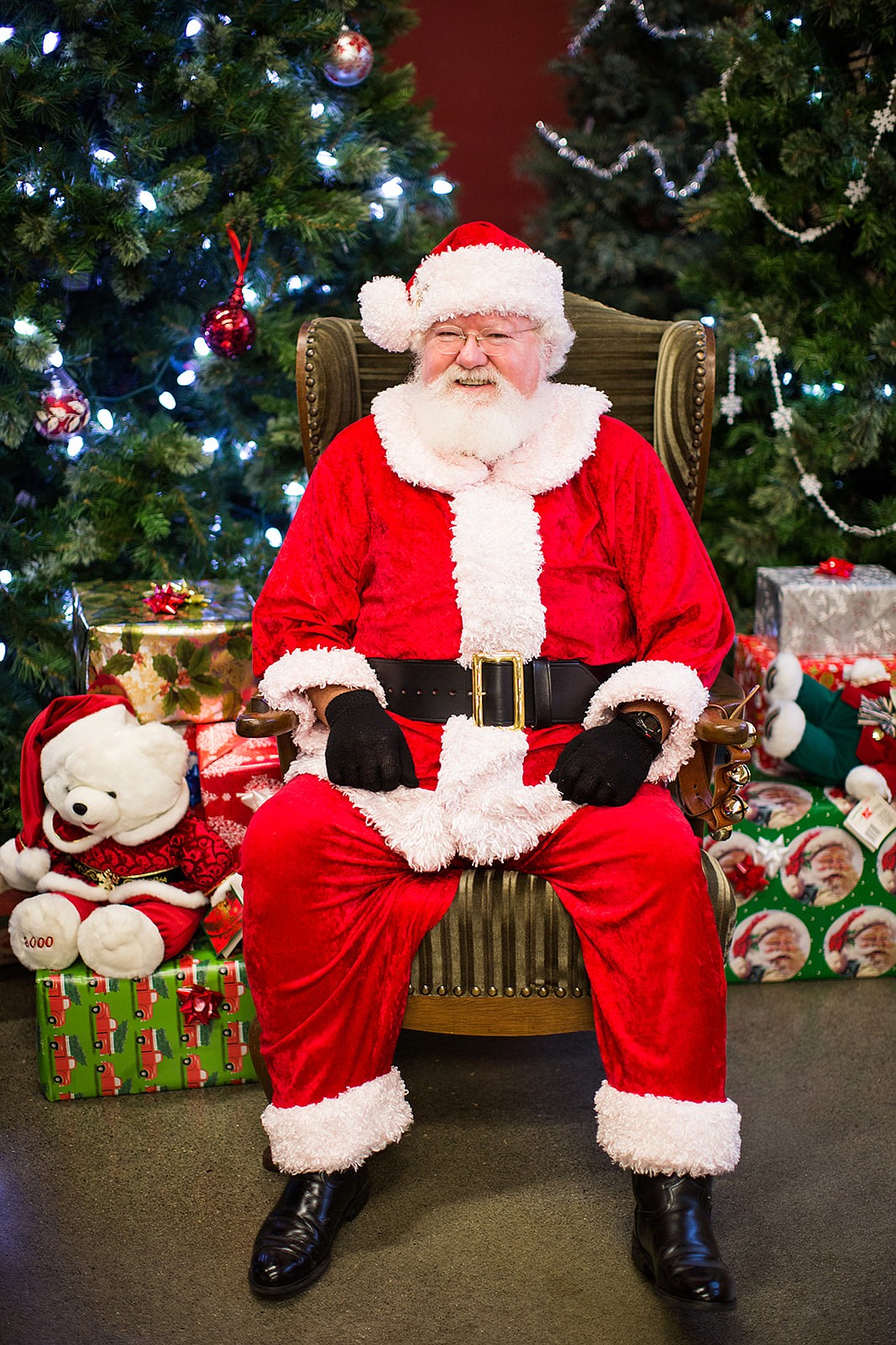 Get free photos with Santa Dec. 10–11 and 17–18 at Bellewood Farms. The big guy in red will also be in attendance at a Holiday Fair taking place Dec. 10 at the Port of Anacortes Transit Shed, and Sunday, Dec. 11 at the Homegrown Holiday Market at the Alger Community Hall.