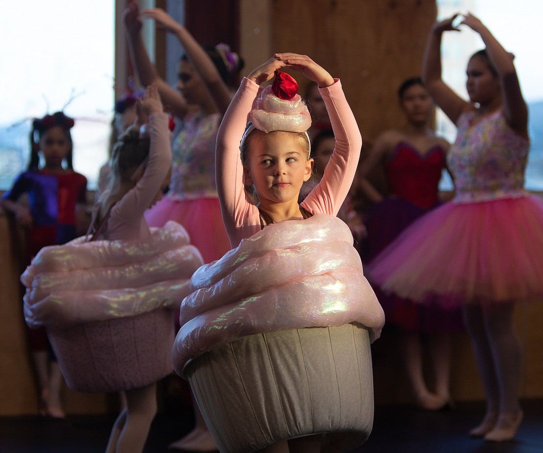 A cupcake spins during rehearsal.