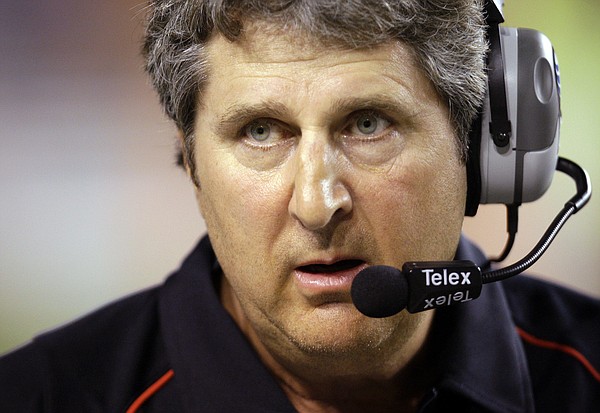 Former WSU football coach Mike Leach dies at 61