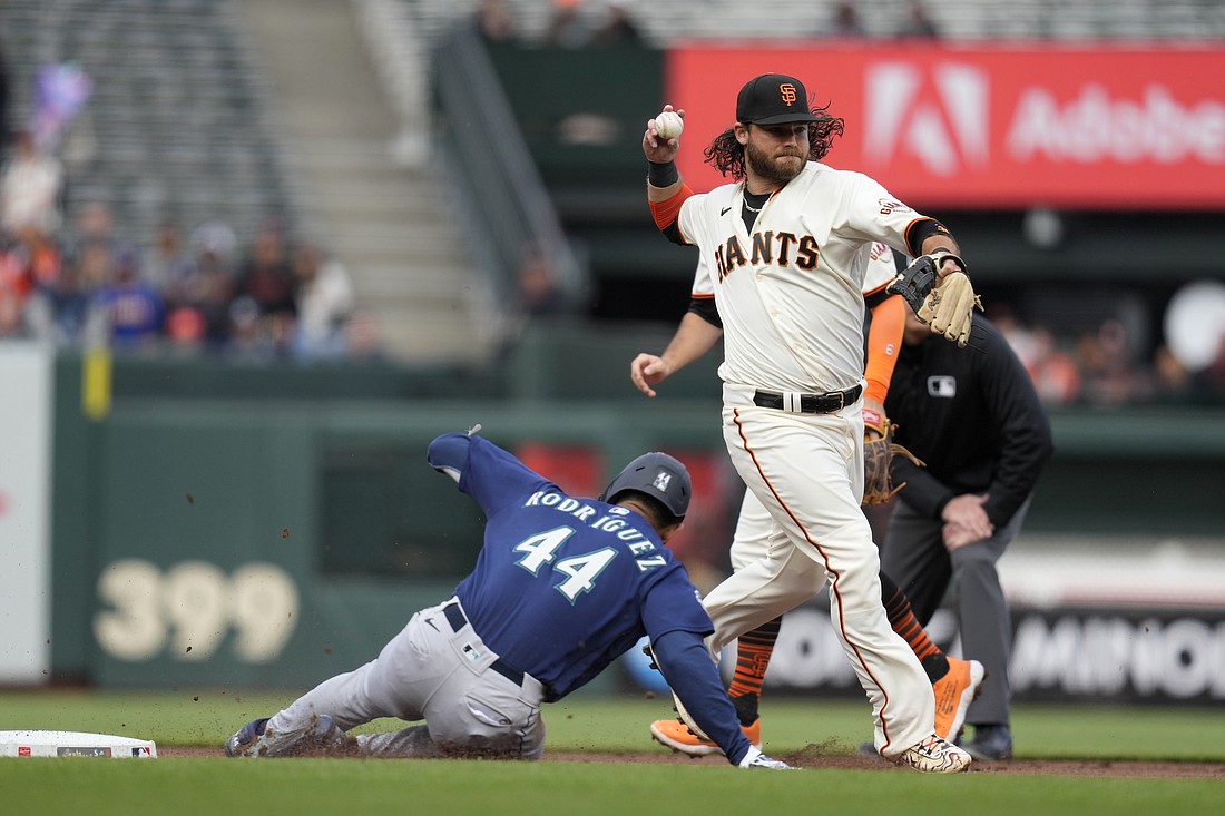Giants' Brandon Crawford plans to stay at shortstop in 2023