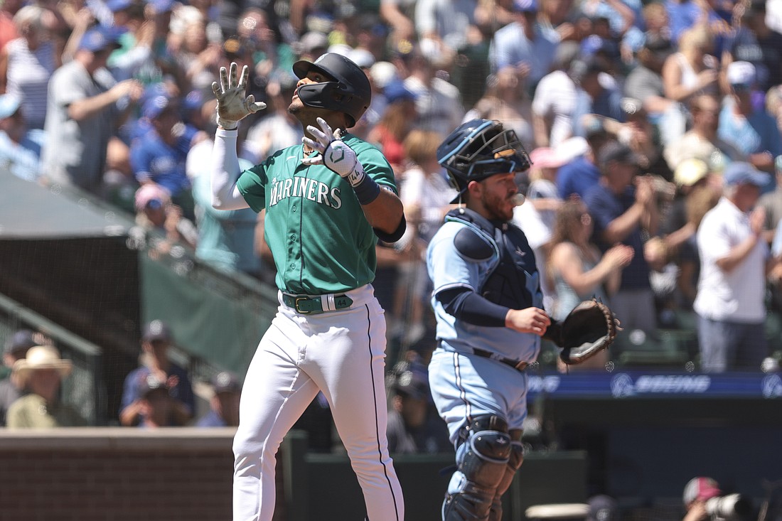Seattle Mariners score 5 in seventh, rally past Toronto Blue Jays for 9-8  win