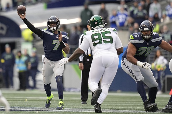 Seahawks hammer Cardinals in regular-season finale