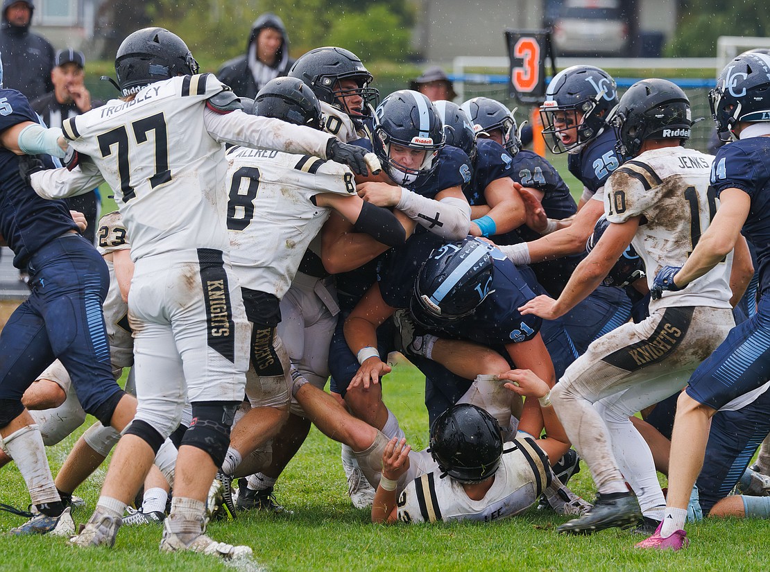 Lynden Christian quarterback Jeremiah Wright, center, is pushed into the end zone by his team for the Lyncs’ only touchdown on the day.