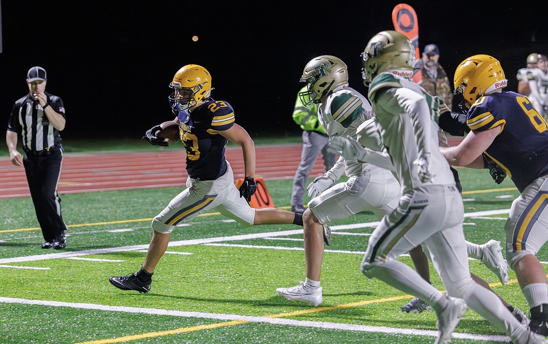 Ferndale’s Phoenyx Finkbonner beats the Timberline defense to the end zone.