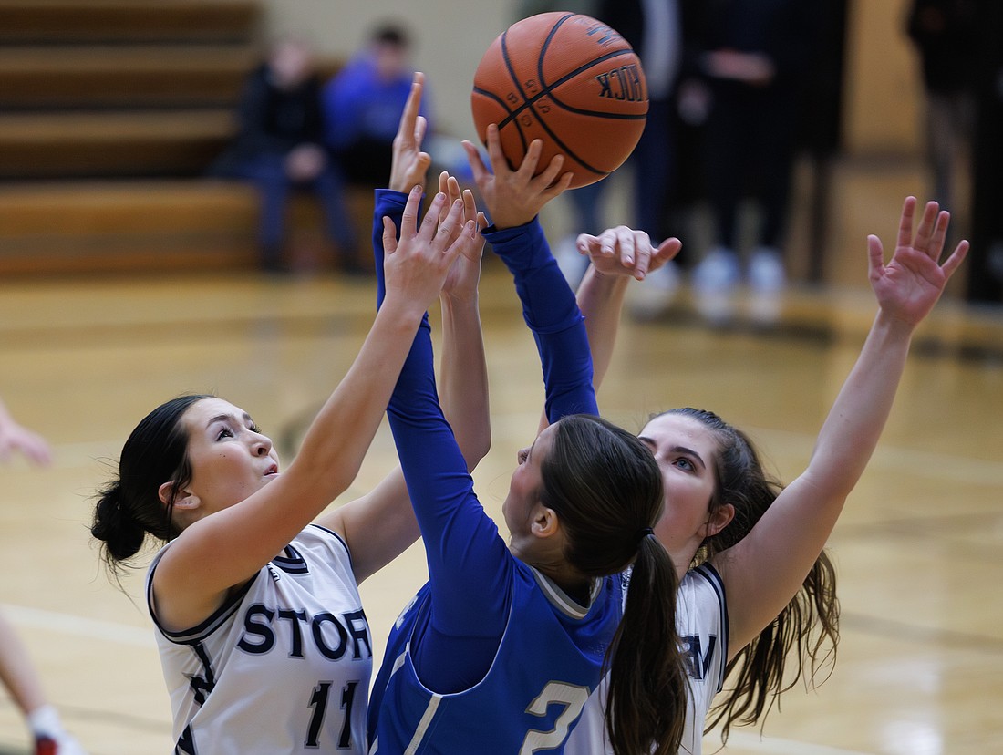 Squalicum outlasts Bellevue Christian in Trojan Storm Classic opener